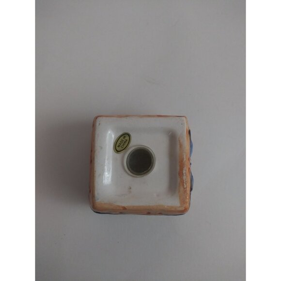 Vintage Basket Of Strawberries Salt & Pepper Shakers - Picture 8 of 11